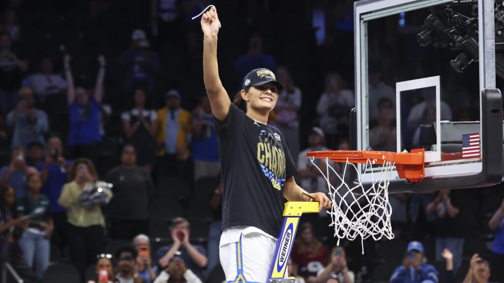 Lakers Honor Lauren Betts, UCLA in Photos After 2026 NCAA Title Win vs. South Carolina