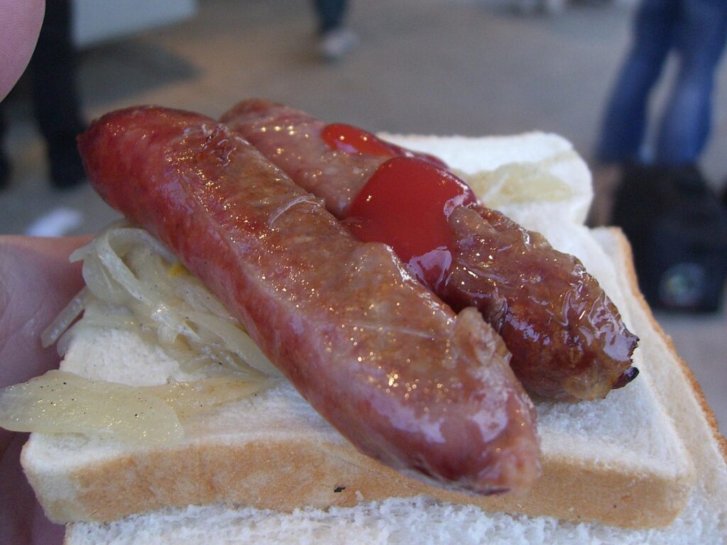 Sausage sizzle: Difference between revisions Sausage sizzle: Difference between revisions